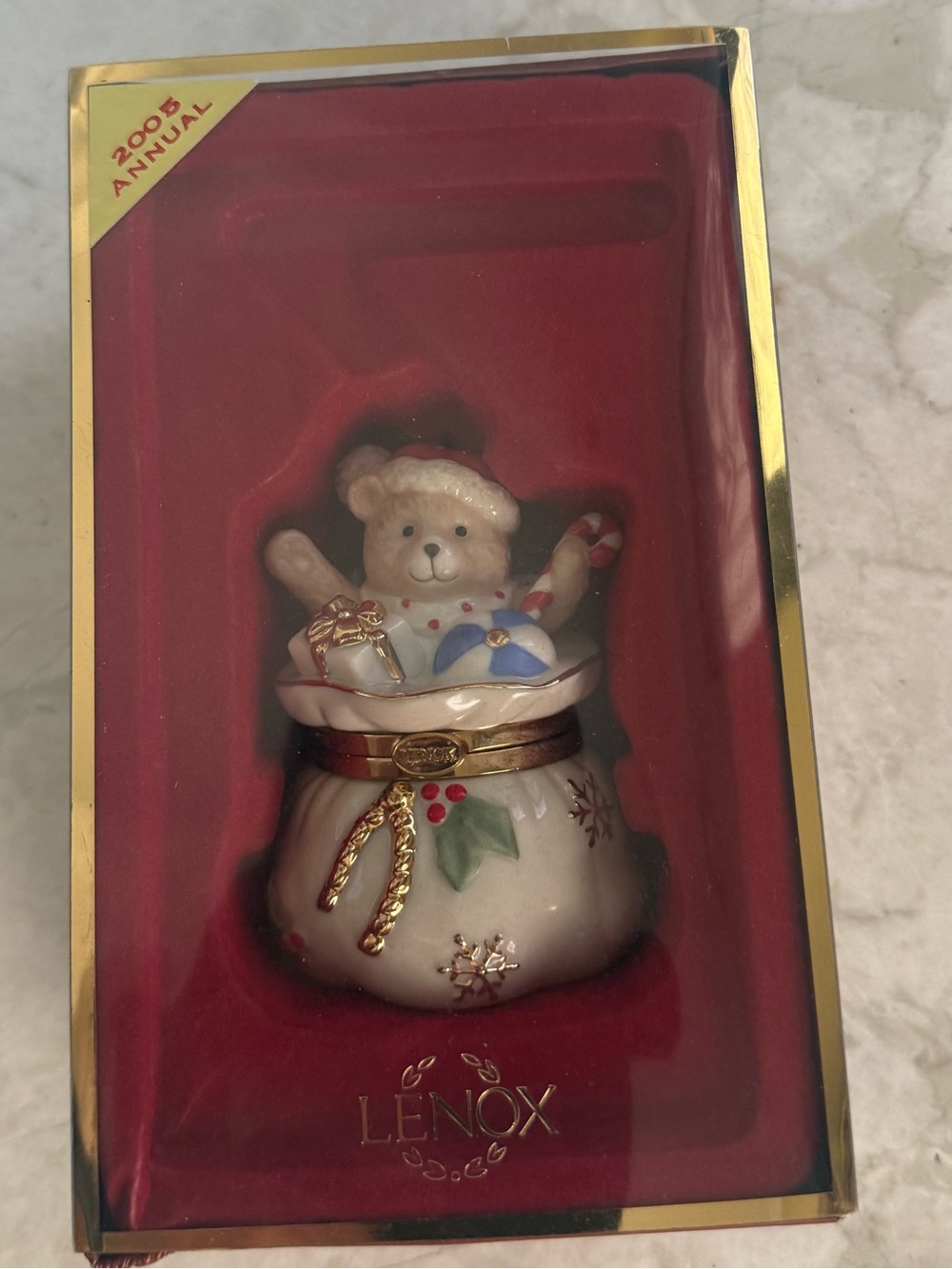 Lenox 2005 Beary Merry Christmas Hinged Box Ornament (New)